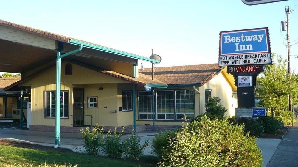 Bestway Inn Грантс Пас Екстериор снимка